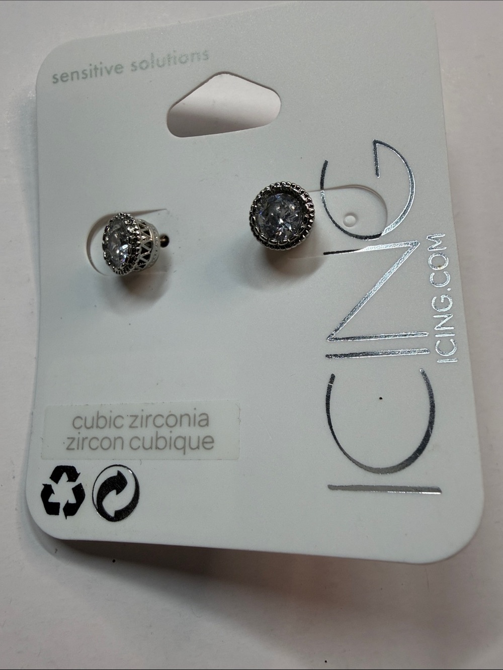 Crystal studs - Picture 2 of 3